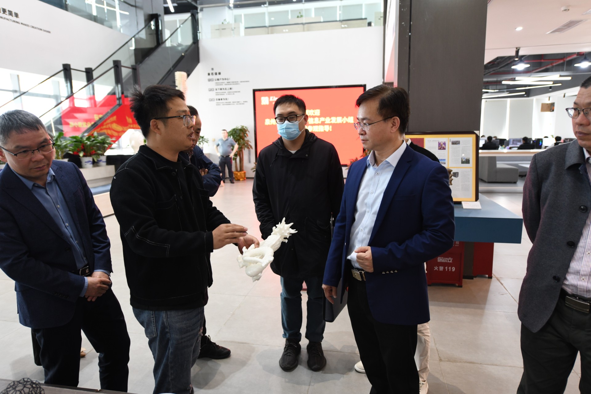 促協(xié)作，謀發(fā)展！泉州市洛江區(qū)電子信息產(chǎn)業(yè)發(fā)展小組蒞臨金石三維參觀調(diào)研